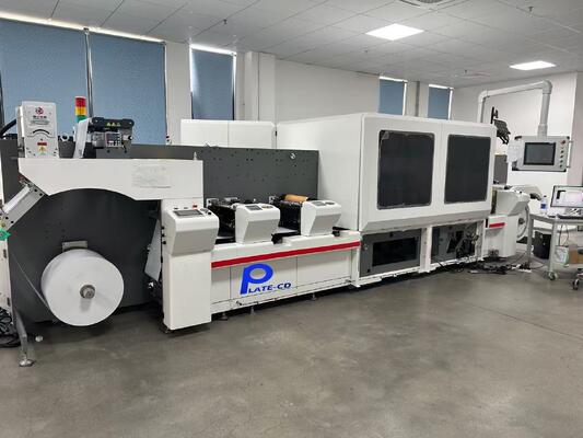 সম্পূর্ণ স্বয়ংক্রিয় গতি সমন্বয় ডিজিটাল প্রিন্টিং প্রেস যা জল-ভিত্তিক পিগমেন্ট কালি এবং 600x600dpi ও 600x1200dpi রেজোলিউশন প্রদান করে, যা তীক্ষ্ণ ভিজ্যুয়াল তৈরি করে