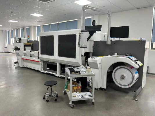 এক রঙের ডাবল-সাইড প্রিন্টিং ডিজিটাল প্রিন্টিং প্রেস যা জল ভিত্তিক রঙ্গক কালি প্রযুক্তির সাথে প্রিন্টিং সমাধানগুলির জন্য ডিজাইন করা হয়েছে